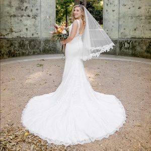 Pronovias Wedding Gown. Only worn for photos!! Has had alterations.